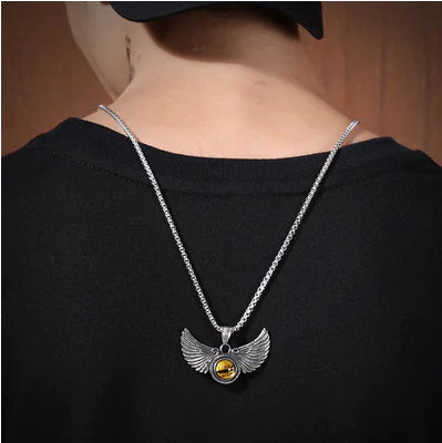 Vintage Style Feather Pendant Necklace